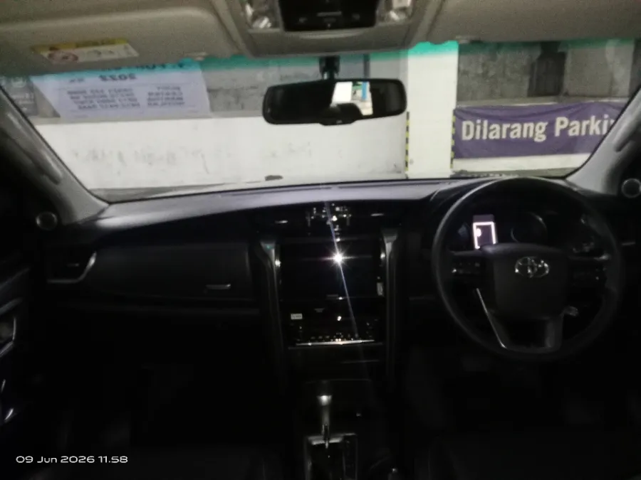 Foto Mobil Bekas Dashboard Toyota Fortuner 2.8 4X2 VRZ tahun 2022