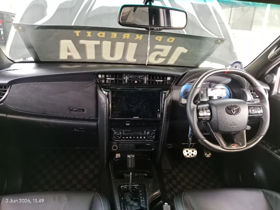 Foto Mobil Bekas Dashboard Toyota Fortuner 2.8 4X2 VRZ tahun 2022