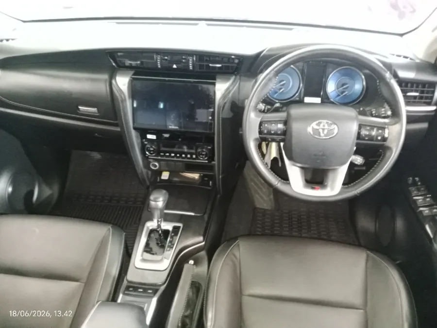 Foto Mobil Bekas Dashboard Toyota Fortuner 2.8 4X2 VRZ tahun 2022
