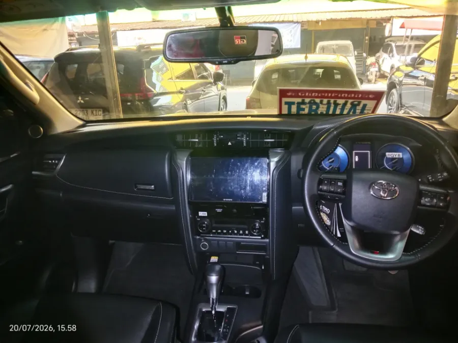 Foto Mobil Bekas Dashboard Toyota Fortuner 2.8 4X2 VRZ tahun 2022