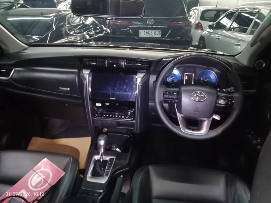 Foto Mobil Bekas Dashboard Toyota Fortuner 2.8 4X2 VRZ tahun 2022