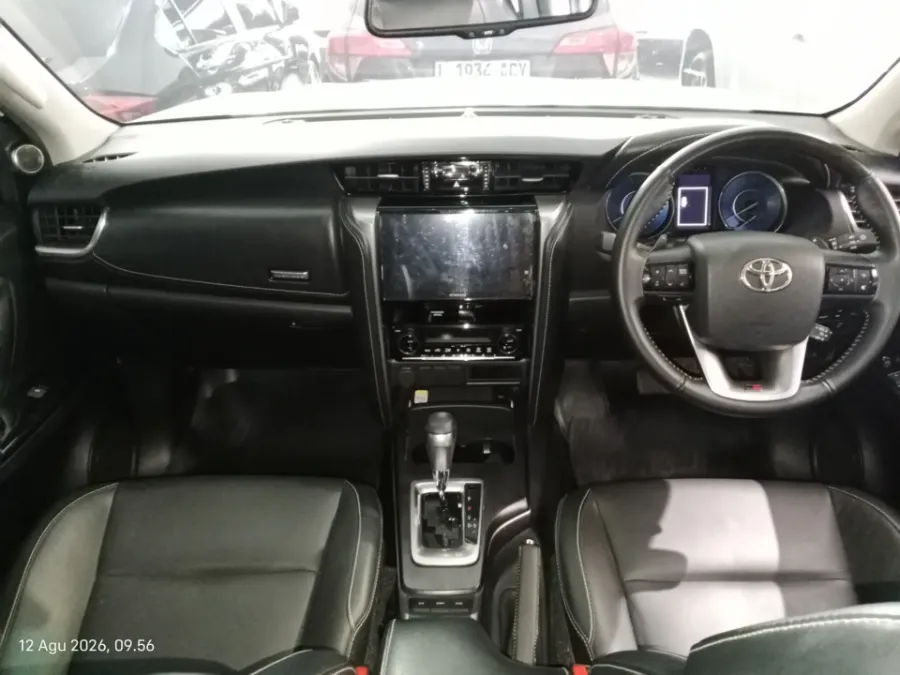 Foto Mobil Bekas Dashboard Toyota Fortuner 2.8 4X2 VRZ tahun 2022
