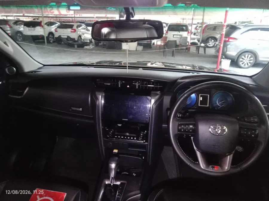 Foto Mobil Bekas Dashboard Toyota Fortuner 2.8 4X2 VRZ tahun 2022