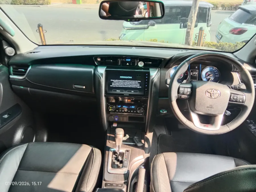 Foto Mobil Bekas Dashboard Toyota Fortuner 2.8 4X2 VRZ tahun 2022