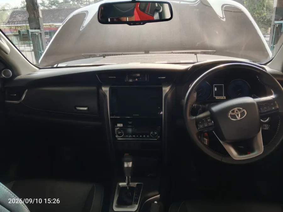 Foto Mobil Bekas Dashboard Toyota Fortuner 2.8 4X2 VRZ tahun 2022
