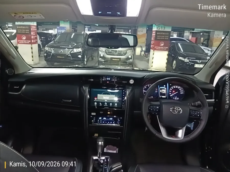 Foto Mobil Bekas Dashboard Toyota Fortuner 2.8 4X2 VRZ tahun 2022