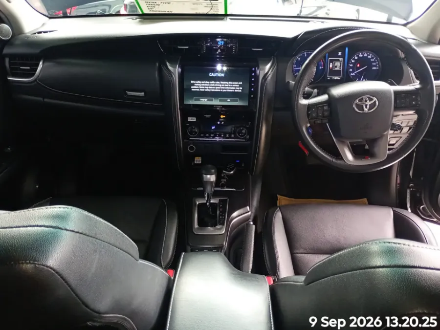 Foto Mobil Bekas Dashboard Toyota Fortuner 2.8 4X2 VRZ tahun 2022
