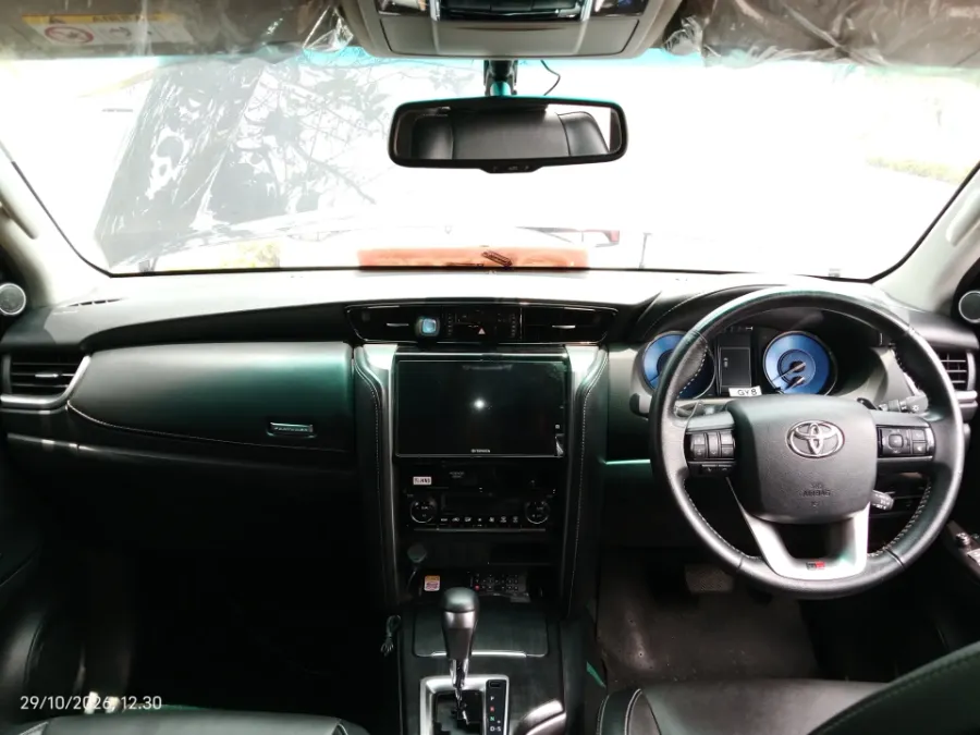 Foto Mobil Bekas Dashboard Toyota Fortuner 2.8 4X2 VRZ tahun 2022