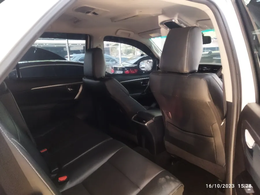 Foto Mobil Bekas Kabin Belakang Toyota Fortuner 2.8 4X2 VRZ tahun 2022