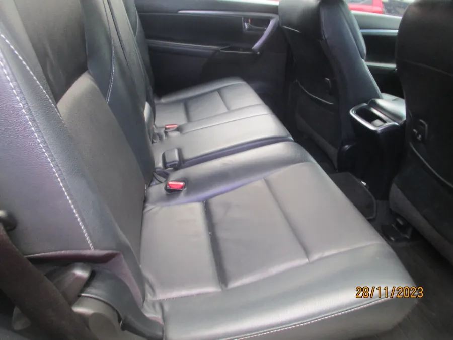Foto Mobil Bekas Kabin Belakang Toyota Fortuner 2.8 4X2 VRZ tahun 2022