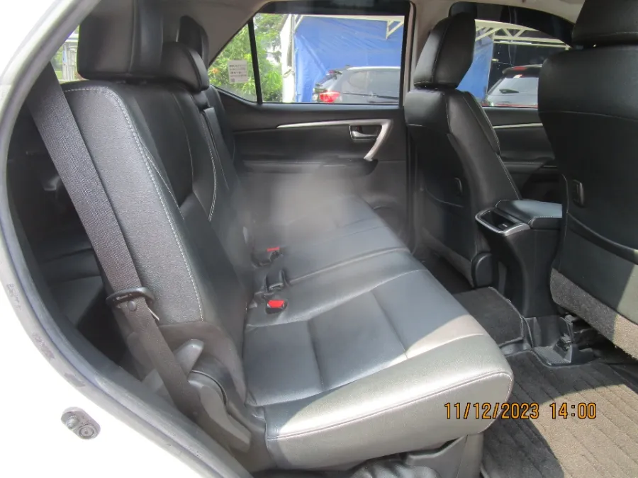 Foto Mobil Bekas Kabin Belakang Toyota Fortuner 2.8 4X2 VRZ tahun 2022