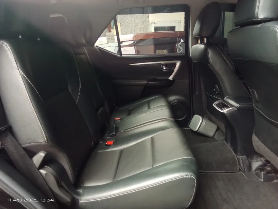 Foto Mobil Bekas Kabin Belakang Toyota Fortuner 2.8 4X2 VRZ tahun 2022