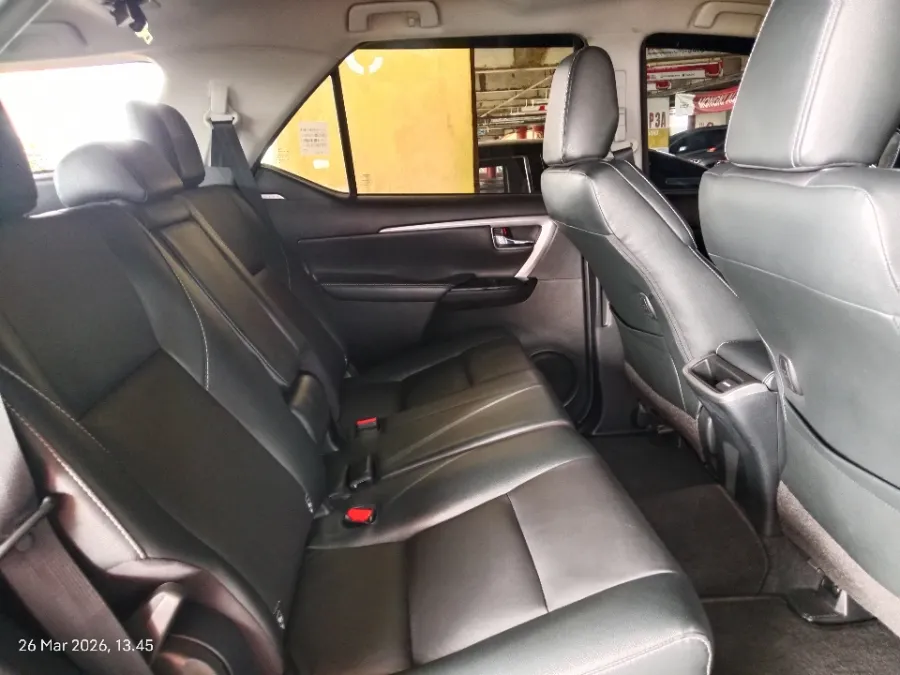 Foto Mobil Bekas Kabin Belakang Toyota Fortuner 2.8 4X2 VRZ tahun 2022