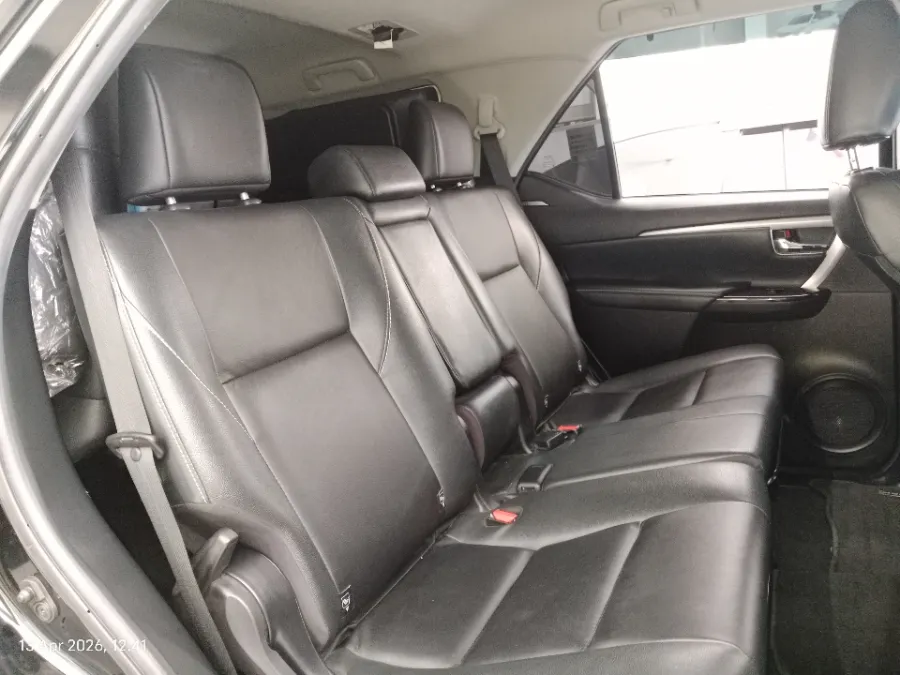 Foto Mobil Bekas Kabin Belakang Toyota Fortuner 2.8 4X2 VRZ tahun 2022