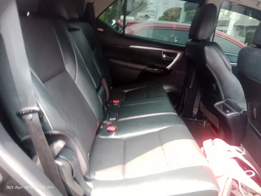 Foto Mobil Bekas Kabin Belakang Toyota Fortuner 2.8 4X2 VRZ tahun 2022