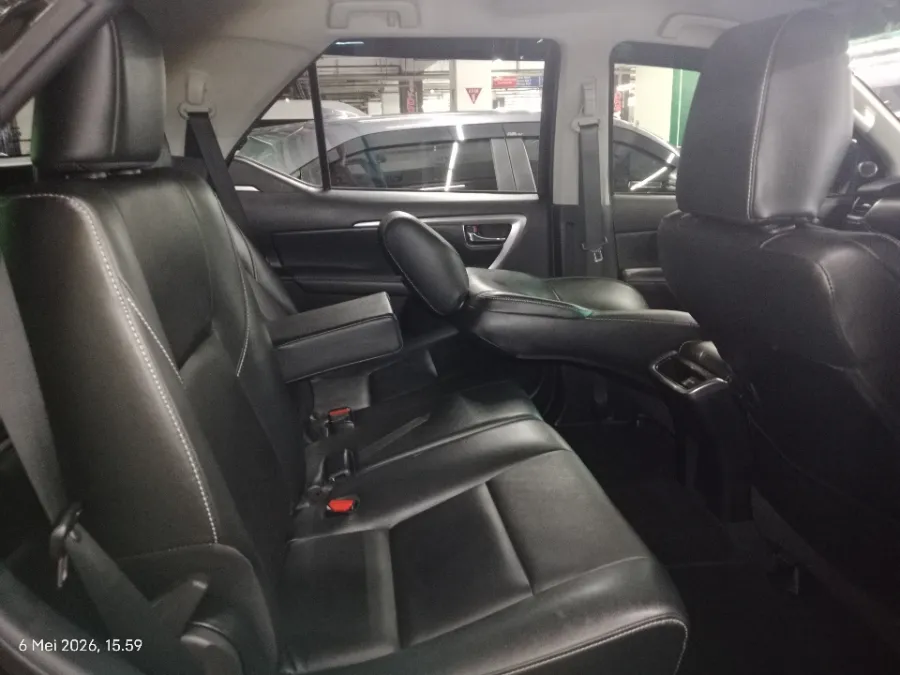 Foto Mobil Bekas Kabin Belakang Toyota Fortuner 2.8 4X2 VRZ tahun 2022