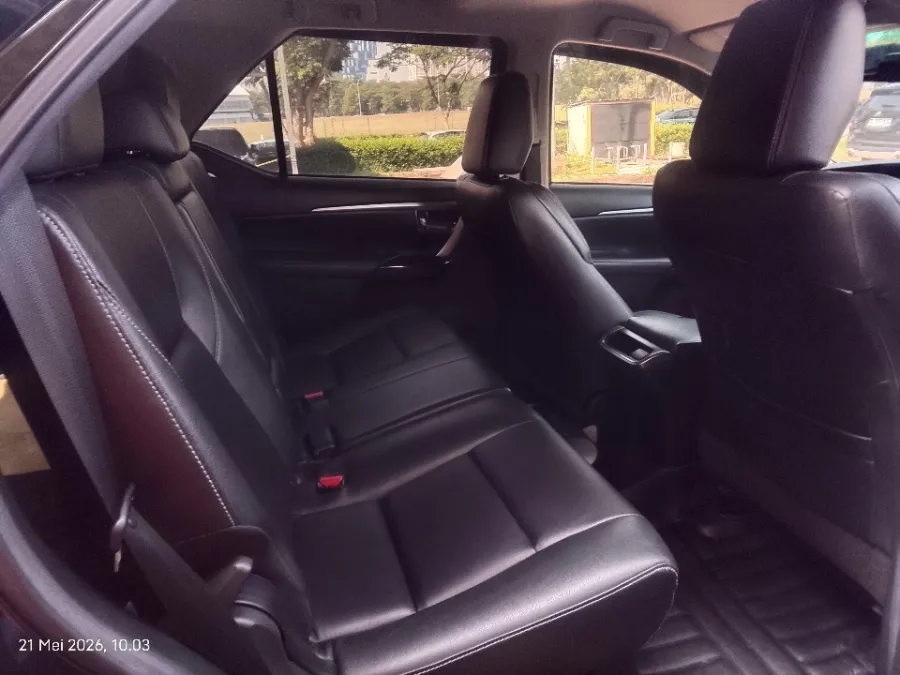 Foto Mobil Bekas Kabin Belakang Toyota Fortuner 2.8 4X2 VRZ tahun 2022
