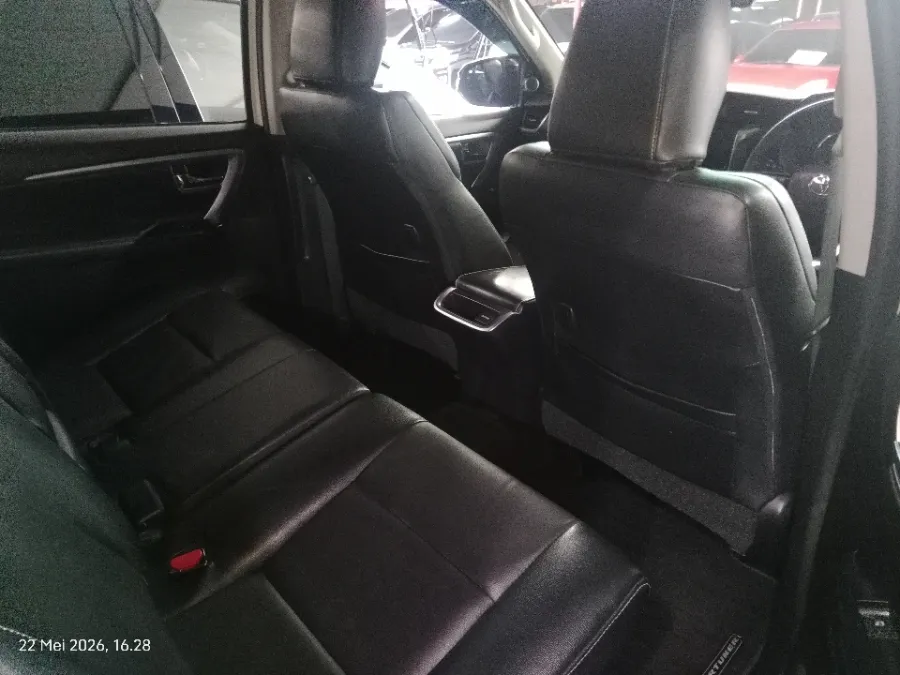 Foto Mobil Bekas Kabin Belakang Toyota Fortuner 2.8 4X2 VRZ tahun 2022
