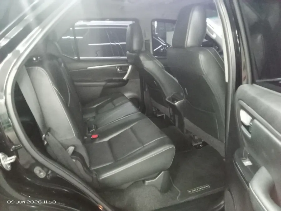 Foto Mobil Bekas Kabin Belakang Toyota Fortuner 2.8 4X2 VRZ tahun 2022