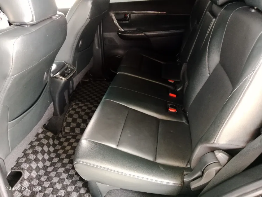 Foto Mobil Bekas Kabin Belakang Toyota Fortuner 2.8 4X2 VRZ tahun 2022