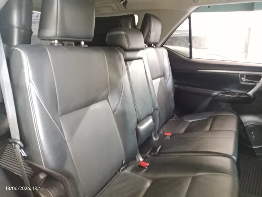 Foto Mobil Bekas Kabin Belakang Toyota Fortuner 2.8 4X2 VRZ tahun 2022