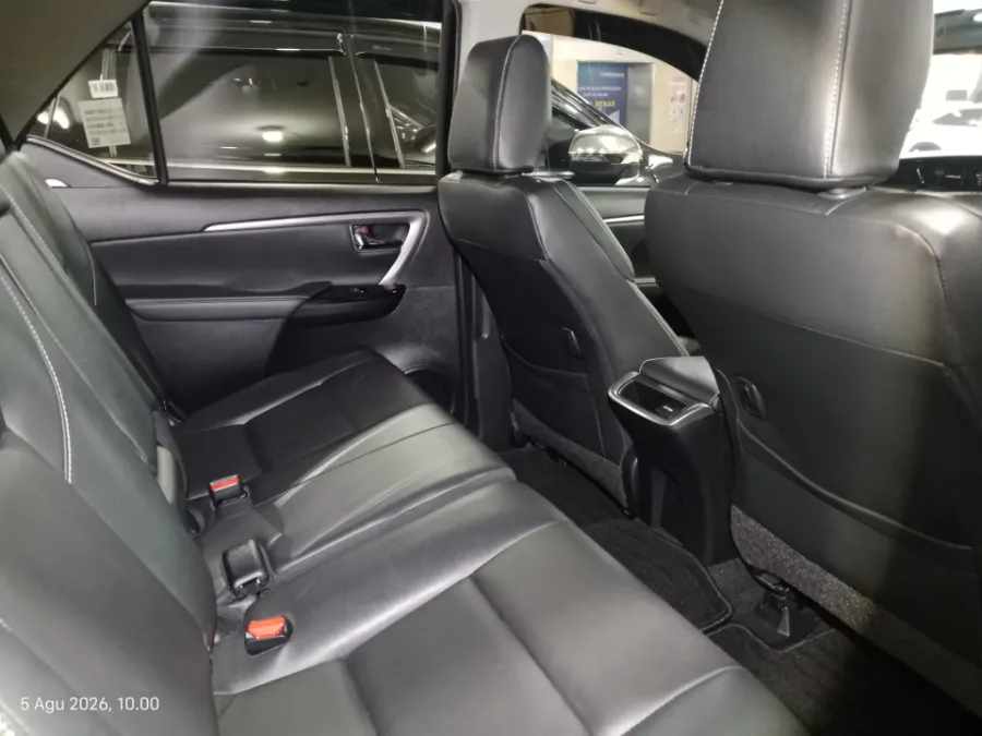 Foto Mobil Bekas Kabin Belakang Toyota Fortuner 2.8 4X2 VRZ tahun 2022
