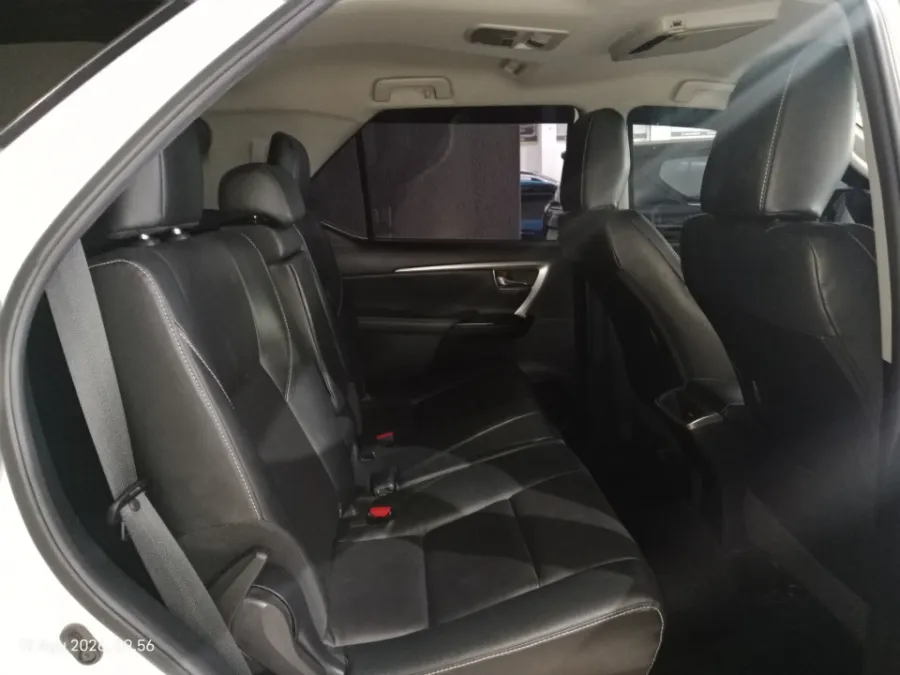 Foto Mobil Bekas Kabin Belakang Toyota Fortuner 2.8 4X2 VRZ tahun 2022