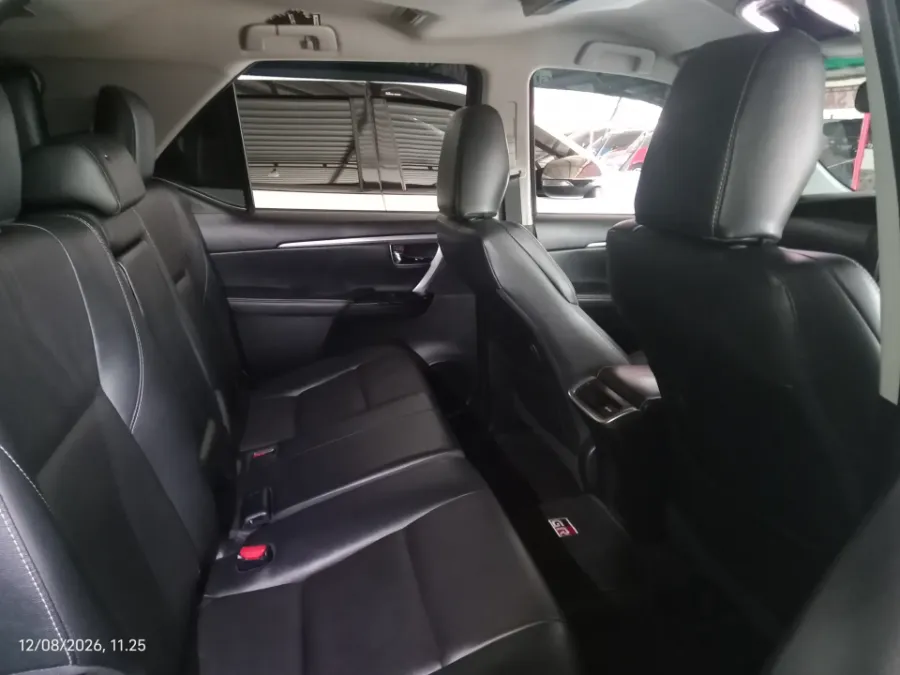 Foto Mobil Bekas Kabin Belakang Toyota Fortuner 2.8 4X2 VRZ tahun 2022