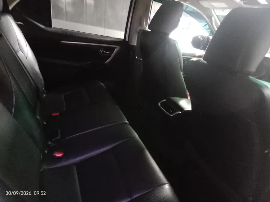 Foto Mobil Bekas Kabin Belakang Toyota Fortuner 2.8 4X2 VRZ tahun 2022