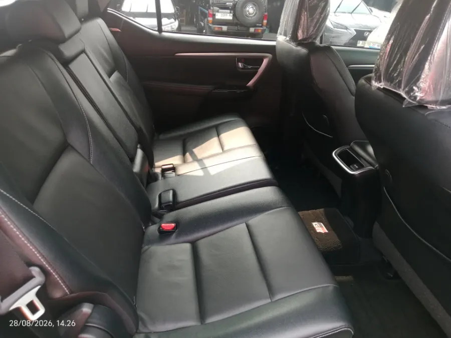 Foto Mobil Bekas Kabin Belakang Toyota Fortuner 2.8 4X2 VRZ tahun 2022
