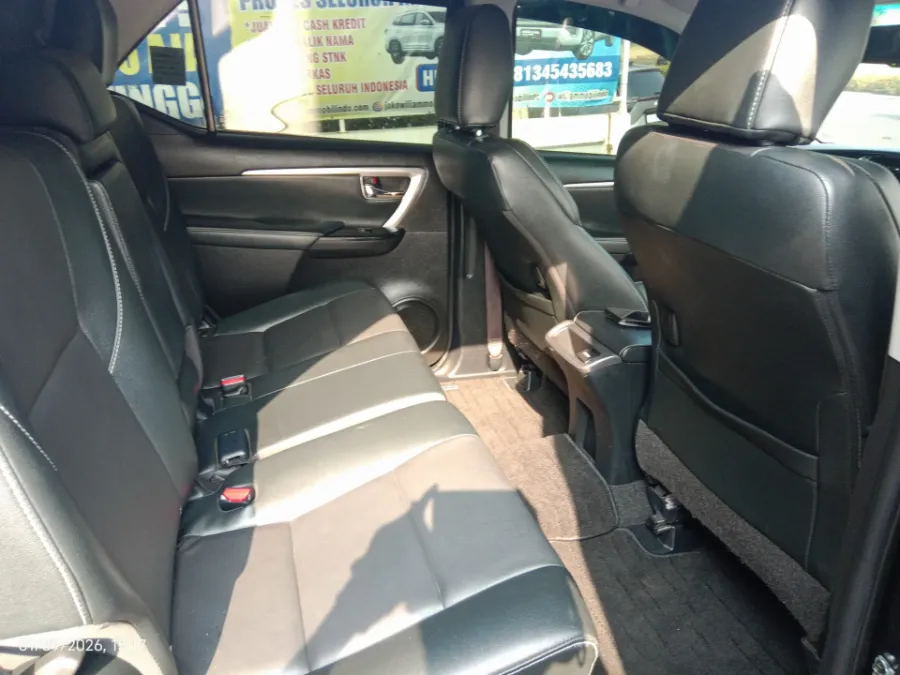 Foto Mobil Bekas Kabin Belakang Toyota Fortuner 2.8 4X2 VRZ tahun 2022