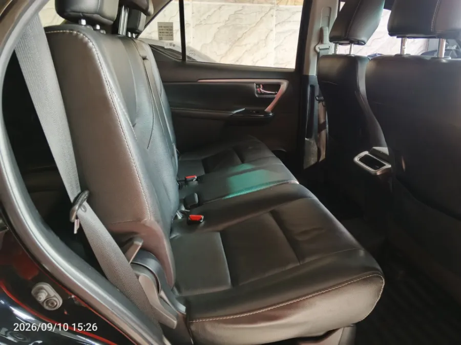 Foto Mobil Bekas Kabin Belakang Toyota Fortuner 2.8 4X2 VRZ tahun 2022