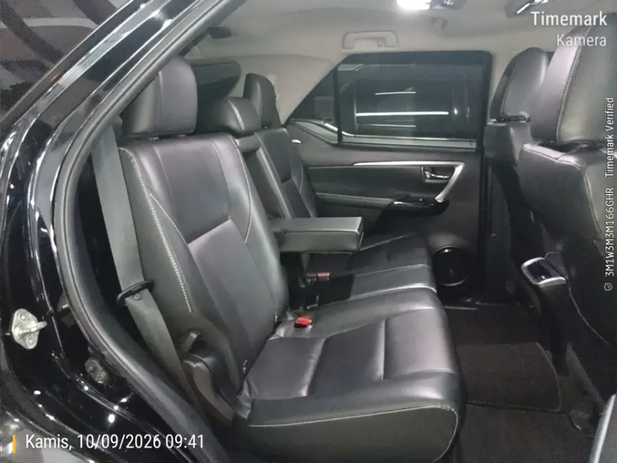 Foto Mobil Bekas Kabin Belakang Toyota Fortuner 2.8 4X2 VRZ tahun 2022