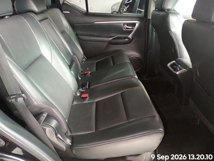 Foto Mobil Bekas Kabin Belakang Toyota Fortuner 2.8 4X2 VRZ tahun 2022