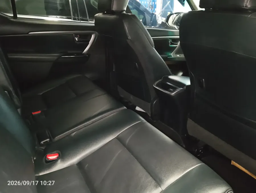 Foto Mobil Bekas Kabin Belakang Toyota Fortuner 2.8 4X2 VRZ tahun 2022