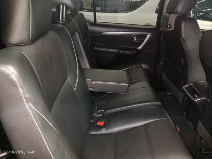 Foto Mobil Bekas Kabin Belakang Toyota Fortuner 2.8 4X2 VRZ tahun 2022