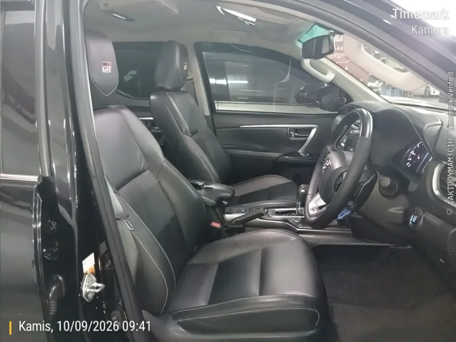 Foto Mobil Bekas Kabin Depan Toyota Fortuner 2.8 4X2 VRZ tahun 2022