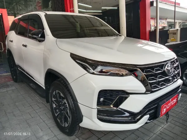 2022 Toyota Fortuner 2.8 4X2 VRZ - Foto 1 dari 6