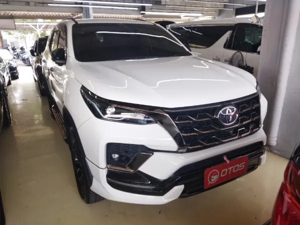 2022 Toyota Fortuner 2.8 4X2 VRZ - Foto 1 dari 6