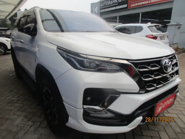 2022 Toyota Fortuner 2.8 4X2 VRZ - Foto 1 dari 6