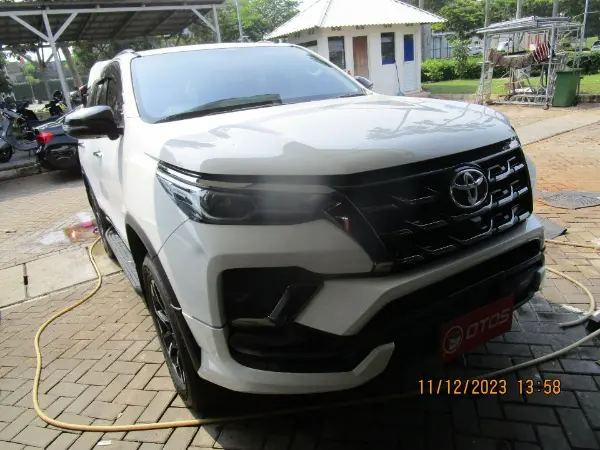 2022 Toyota Fortuner 2.8 4X2 VRZ - Foto 1 dari 6