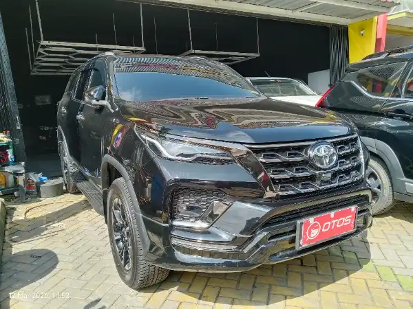 2022 Toyota Fortuner 2.8 4X2 VRZ - Foto 1 dari 6
