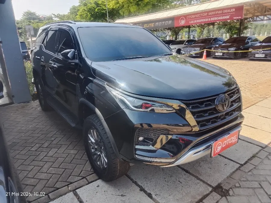 Foto Mobil Bekas Kanan Depan Toyota Fortuner 2.8 4X2 VRZ tahun 2022
