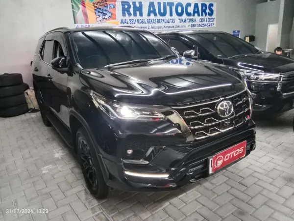 2022 Toyota Fortuner 2.8 4X2 VRZ - Foto 1 dari 6