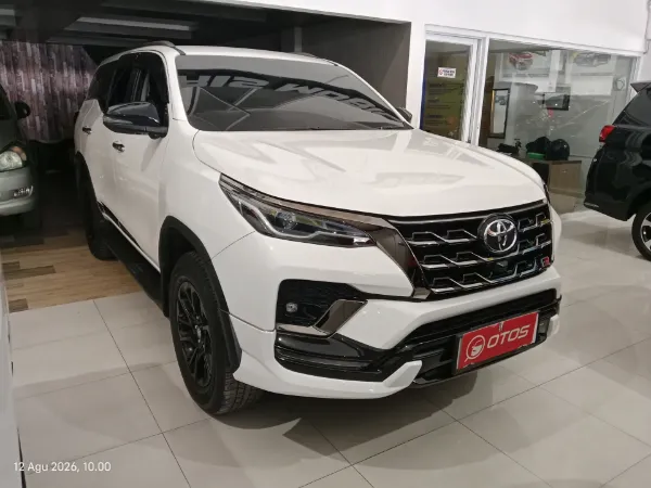 2022 Toyota Fortuner 2.8 4X2 VRZ - Foto 1 dari 6
