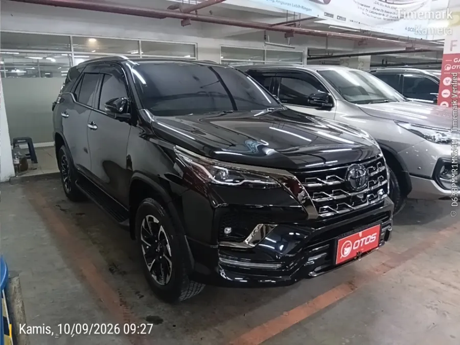 Foto Mobil Bekas Kanan Depan Toyota Fortuner 2.8 4X2 VRZ tahun 2022