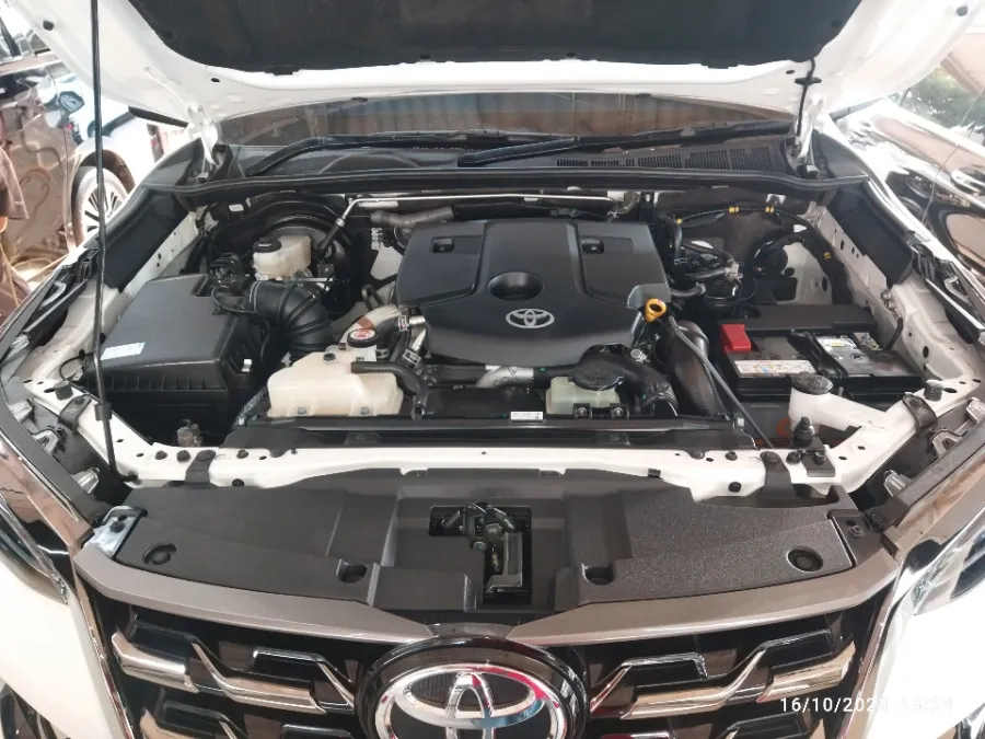 Foto Mobil Bekas Mesin Toyota Fortuner 2.8 4X2 VRZ tahun 2022