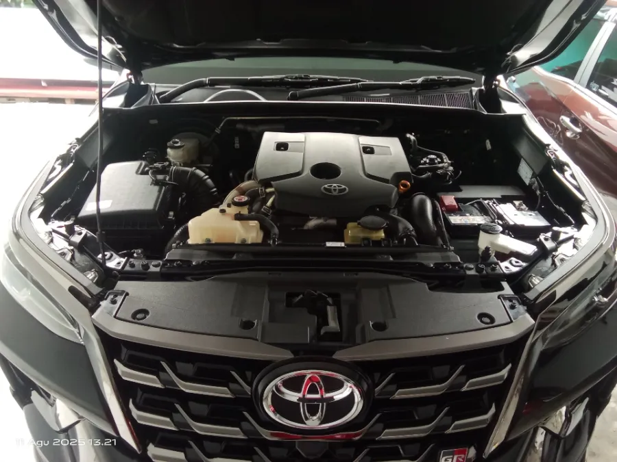 Foto Mobil Bekas Mesin Toyota Fortuner 2.8 4X2 VRZ tahun 2022