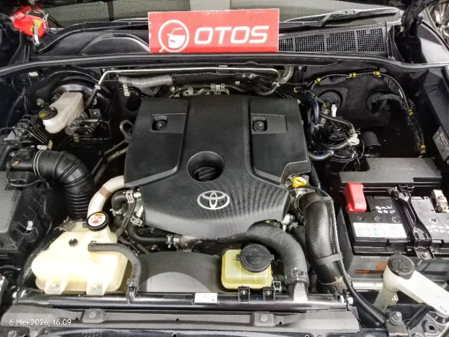 Foto Mobil Bekas Mesin Toyota Fortuner 2.8 4X2 VRZ tahun 2022