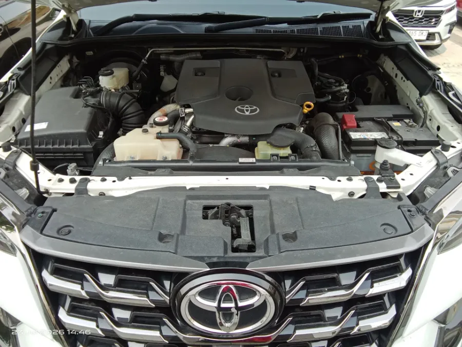 Foto Mobil Bekas Mesin Toyota Fortuner 2.8 4X2 VRZ tahun 2022